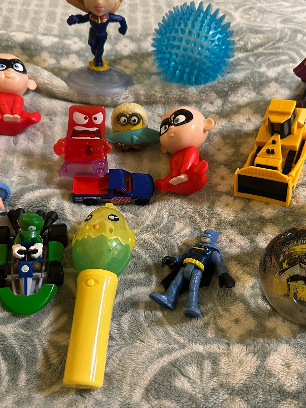 17 piece Kids Assorted Toy Bundle - Yellow & Blue Characters